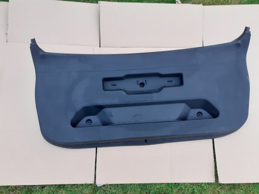 BMW u06 накладка кришки багажника