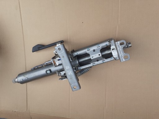 BMW u06 u11 рульова колонка 6891198