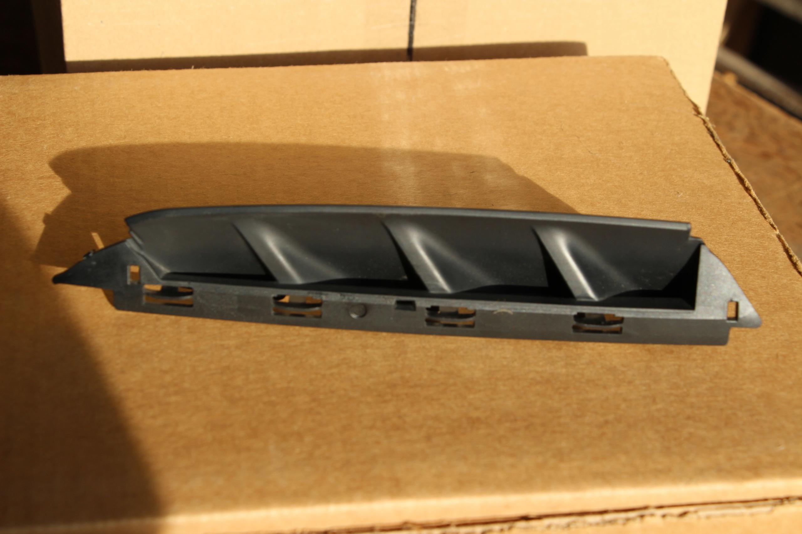 7418606 7418604 - BMW x3 G01 решітка правого крила передня