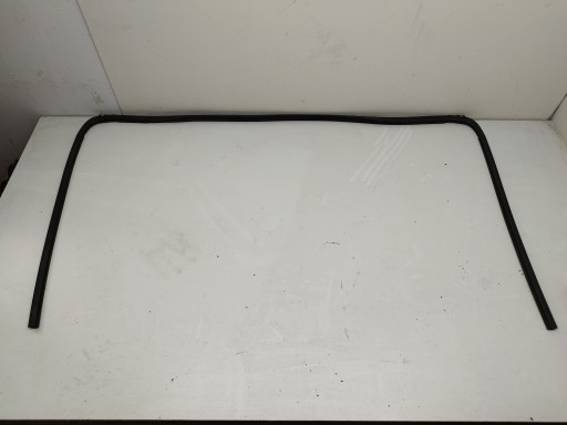 8399109 - BMW z3 купе 2.8 уплотнитель лобового стекла