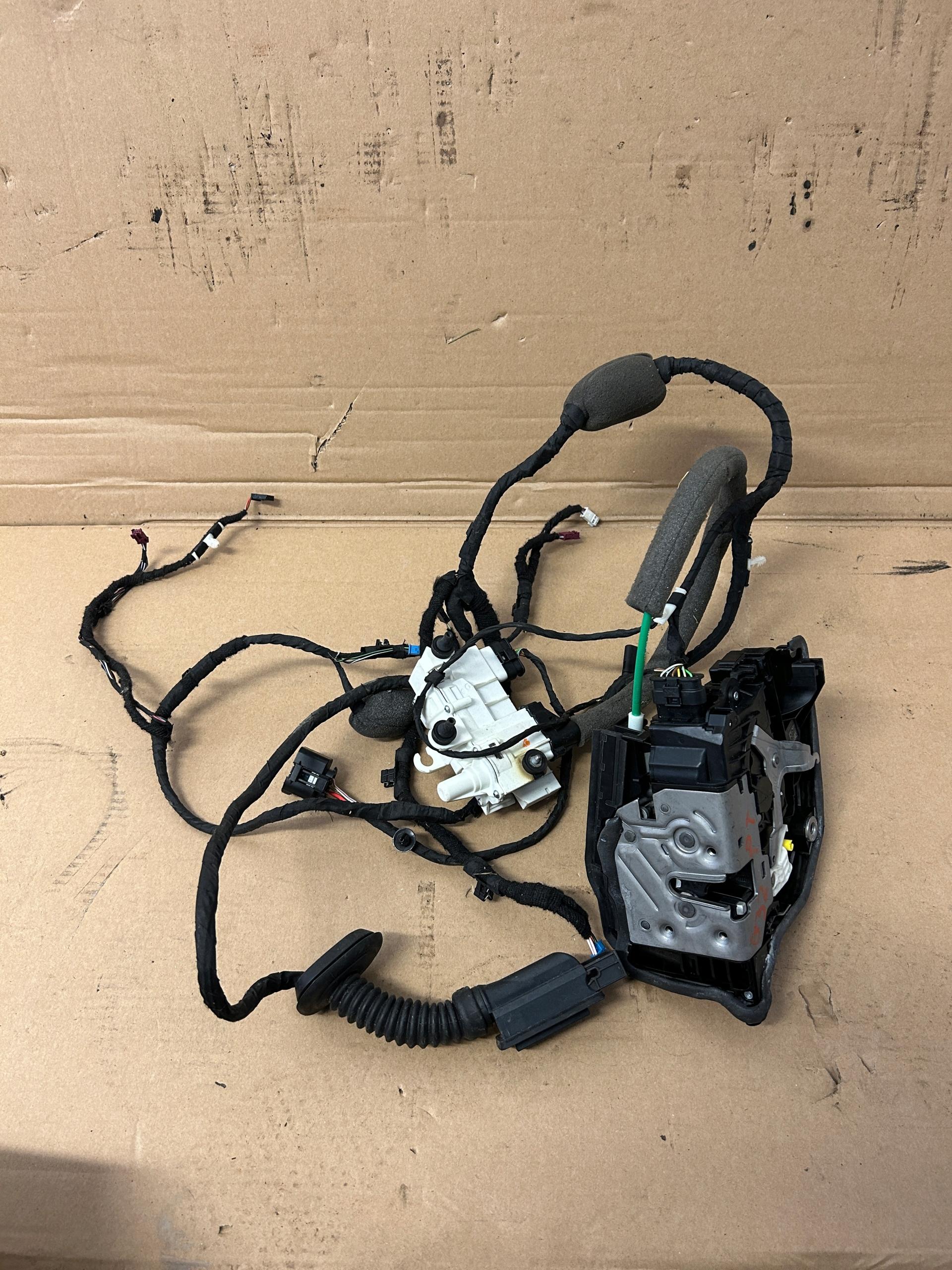 BMWG30 G31 Джгут проводів замок задній правий SOFT 7477704