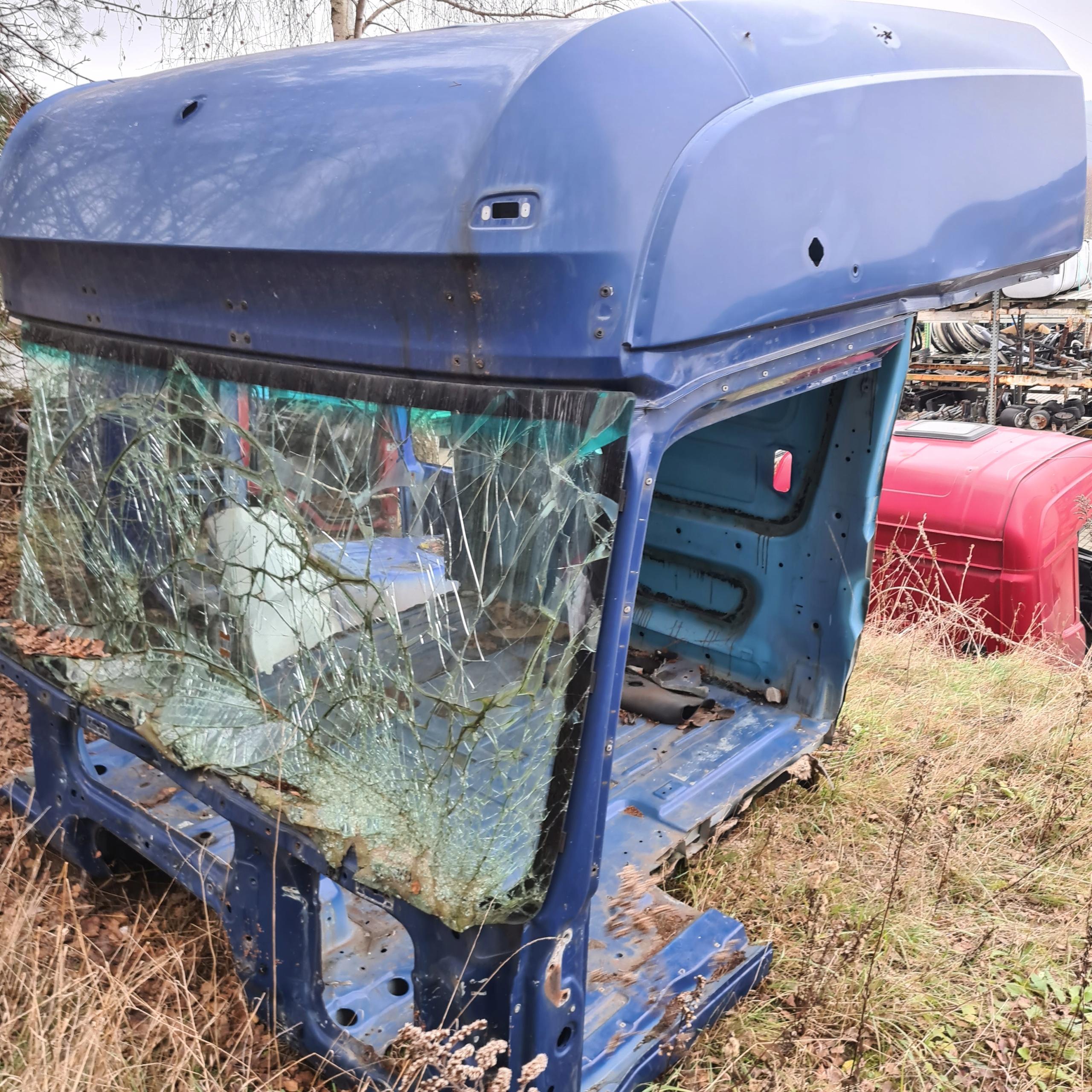 БОКОВАЯ КРЫША СТОЙКА ЧЕТВЕРТЬ КАБИНЫ ACTROS MP 4