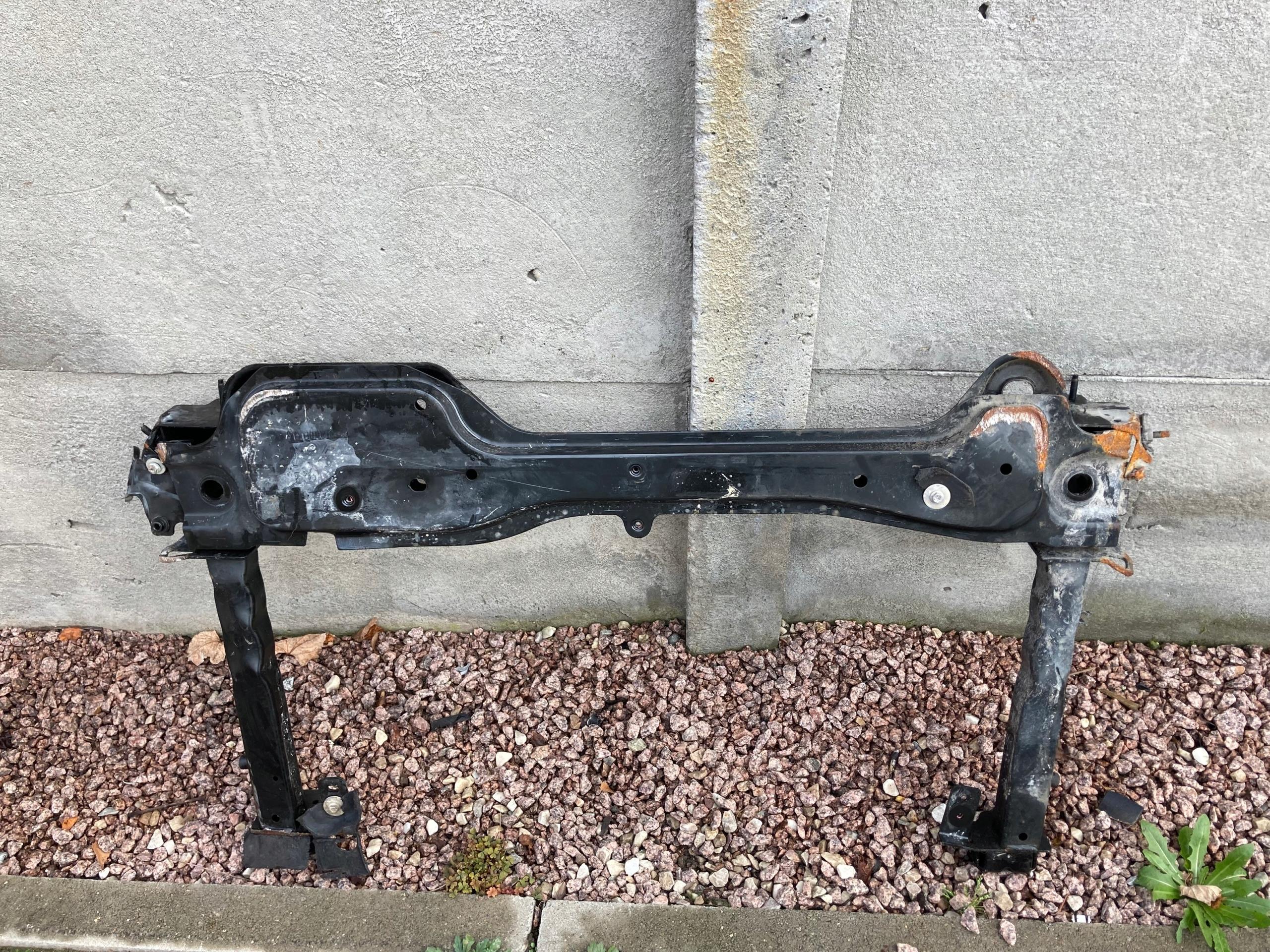 701d23321 - Балка під радіатор передня Renault Megane IV 22R