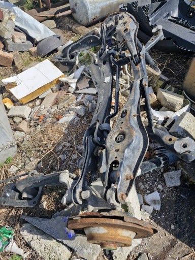 Задній промінь задня підвіска пасат b8