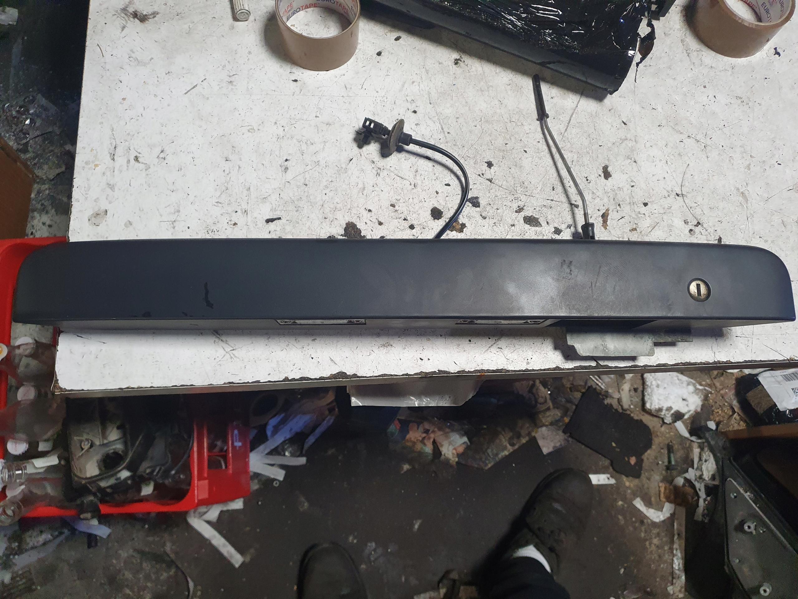 Blenda двері ліва задня крила VW T5 7E0827574