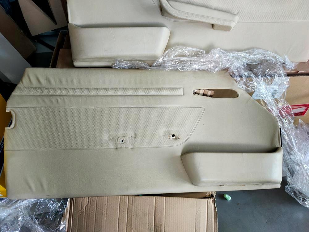 BoDr107PaBe - Беконы Mercedes 107 бежевый / крем пар