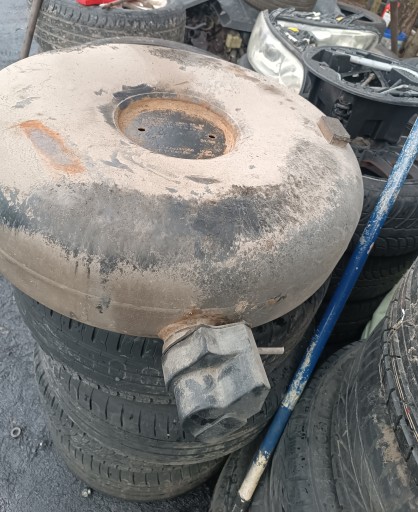 Подвесной газовый баллон емкостью 52,5 л с допуском, действительным до 2028 г.