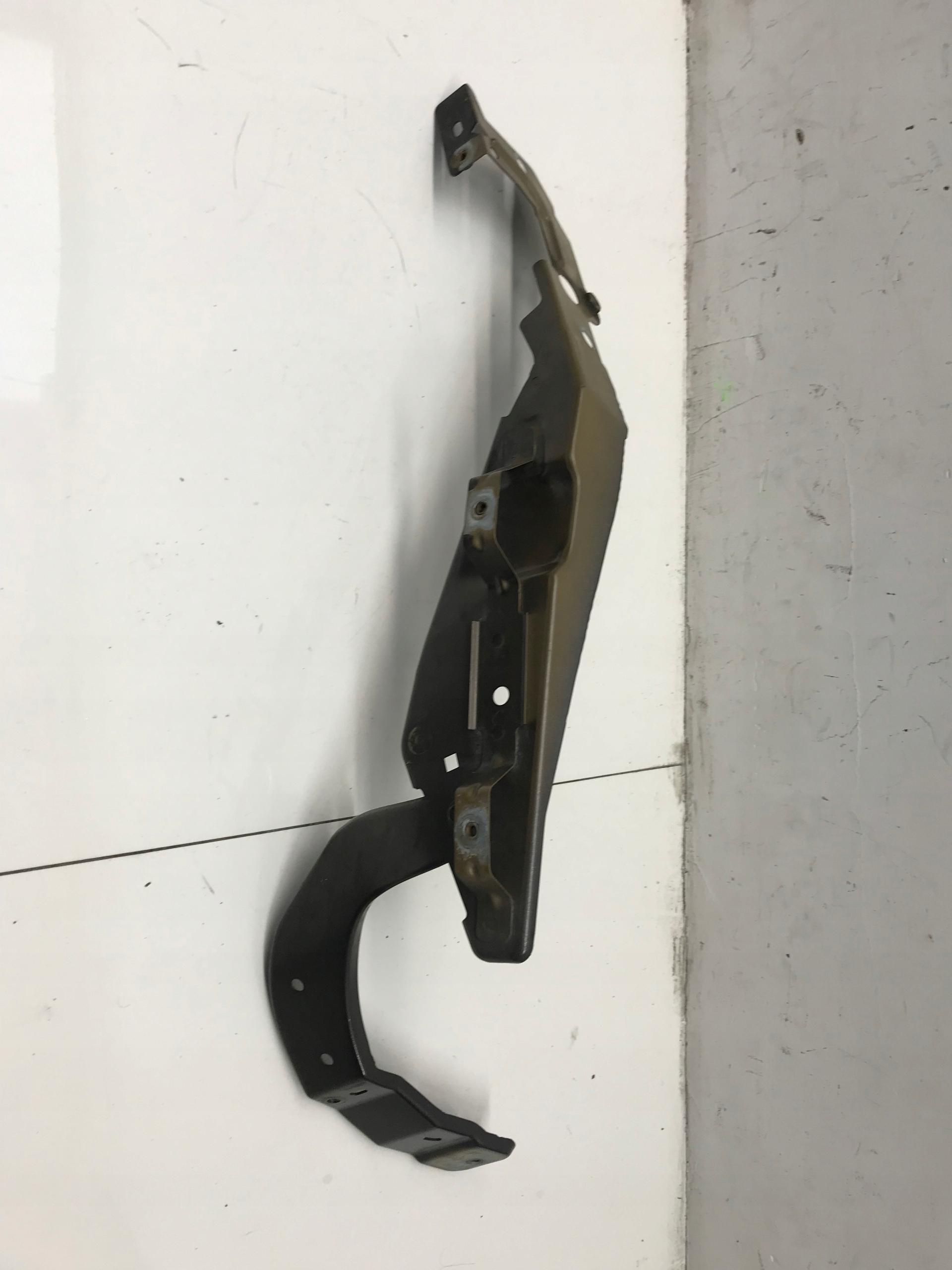 C4 Picasso II кронштейн кріплення крила ліве