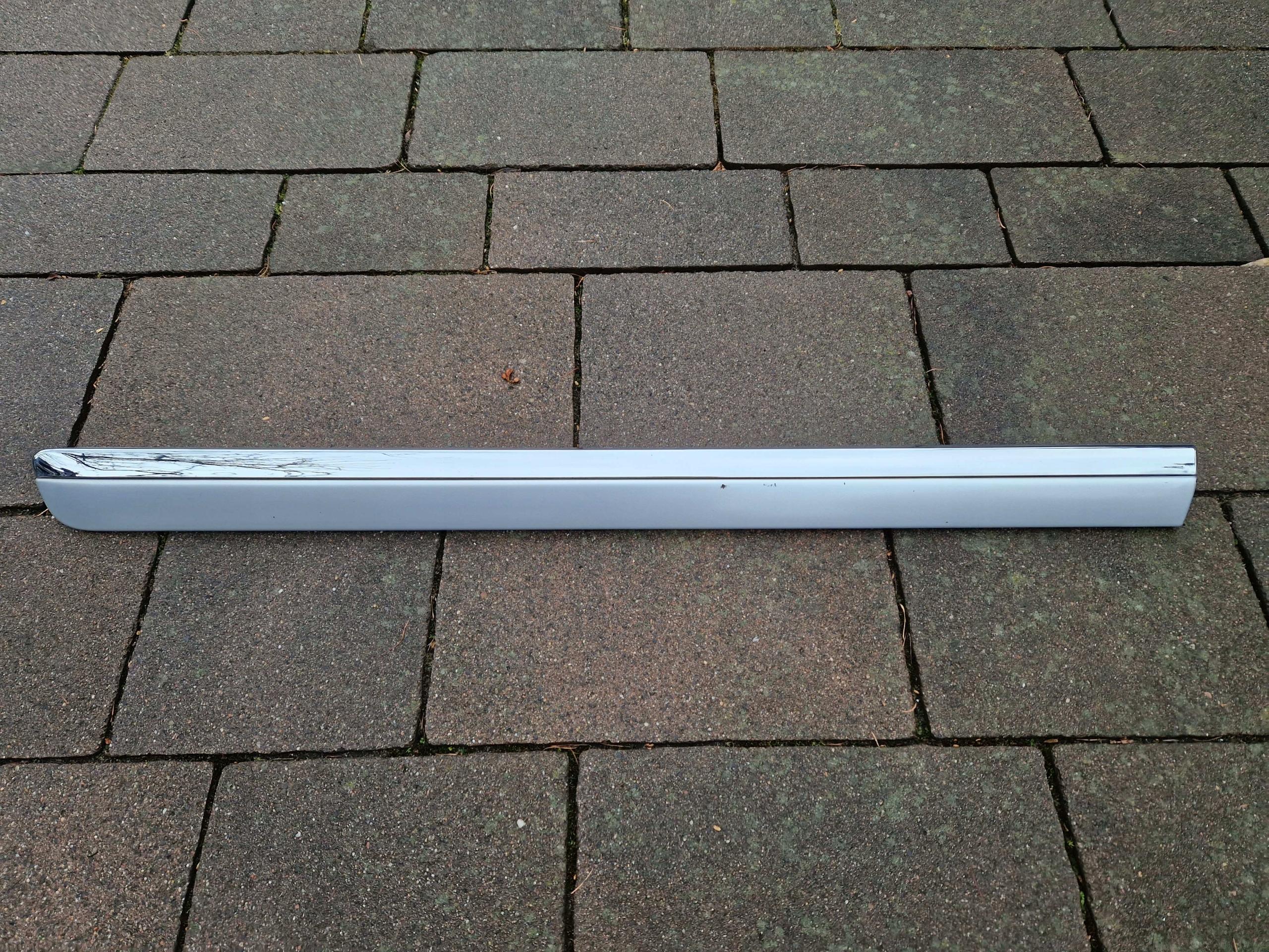 14001028777 - C8 807 Lift молдинг левый передний хром серебристый