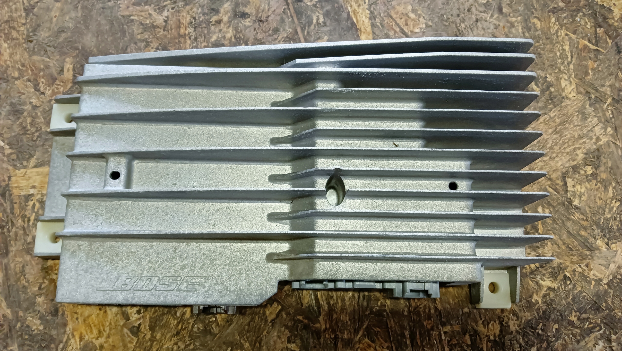 CADILLAC CTS II 08-14 УСИЛИТЕЛЬ BOSE 25869048