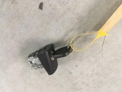 CAMARO SS 2012 10-13 вставляет дверь