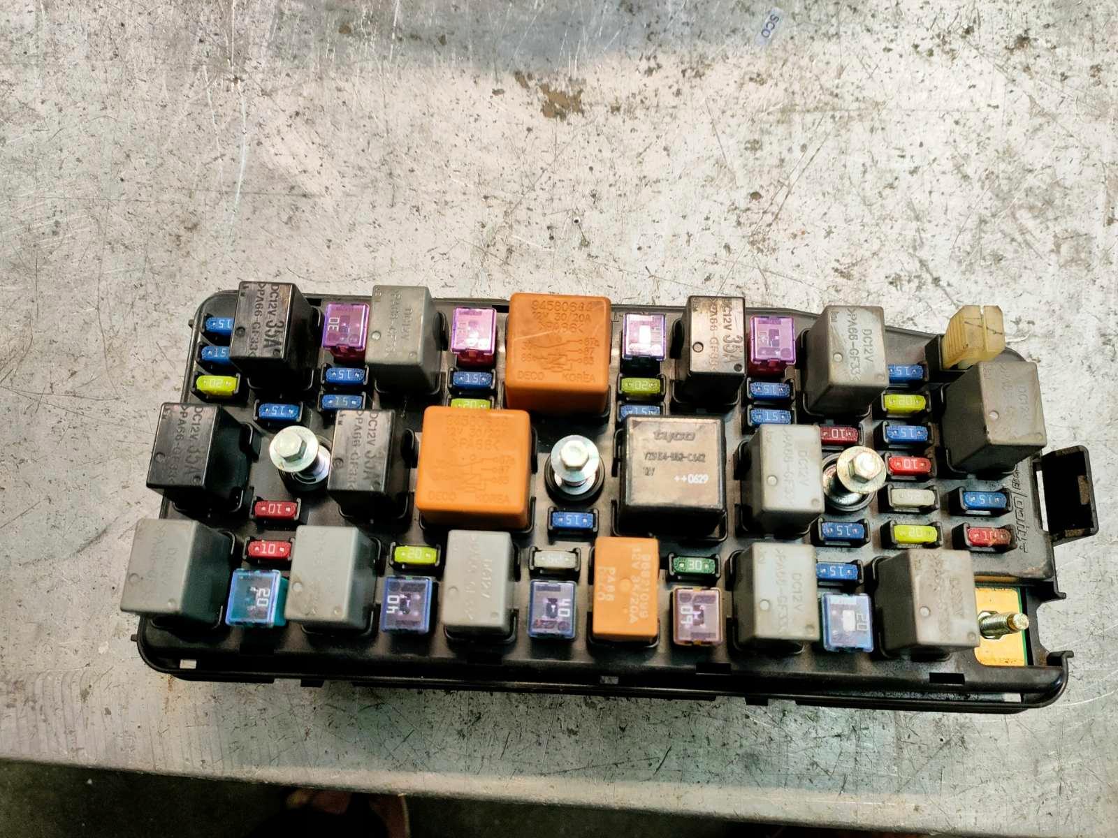 CAPTIVA 2.0 VCDI БЛОК ЗАПОБІЖНИКІВ