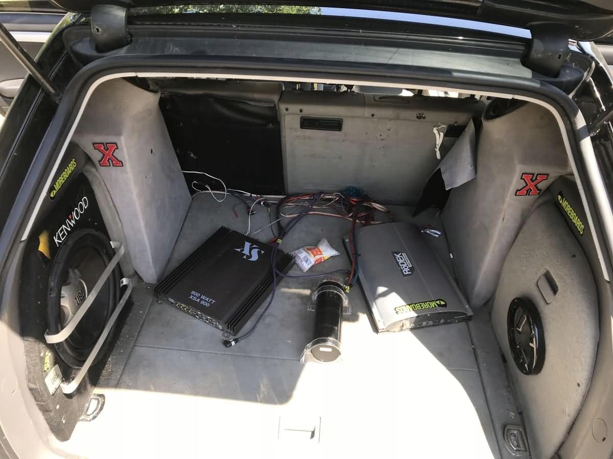 Автомобільна аудіосистема Audi A4 Підсилювач динаміків