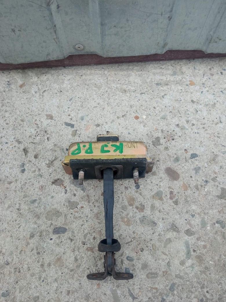 Cherokee kJ Обмежувач двері лівий правий передній JAS