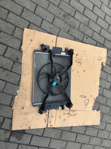 ВЕНТИЛЯТОР ОХОЛОДЖЕННЯ ВОДИ RENAULT TWINGO III 2014- 1.0 214101206R