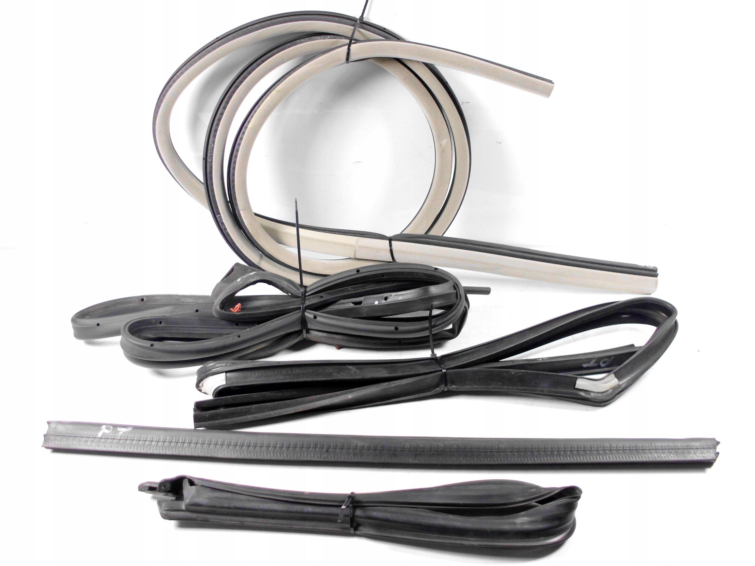 300CLXUSZCZDPT - CHRYSLER 300C І УЩІЛЬНЕННЯ ДВЕРІ ПРАВИЙ ЗАДНІЙ КОМПЛЕКТ