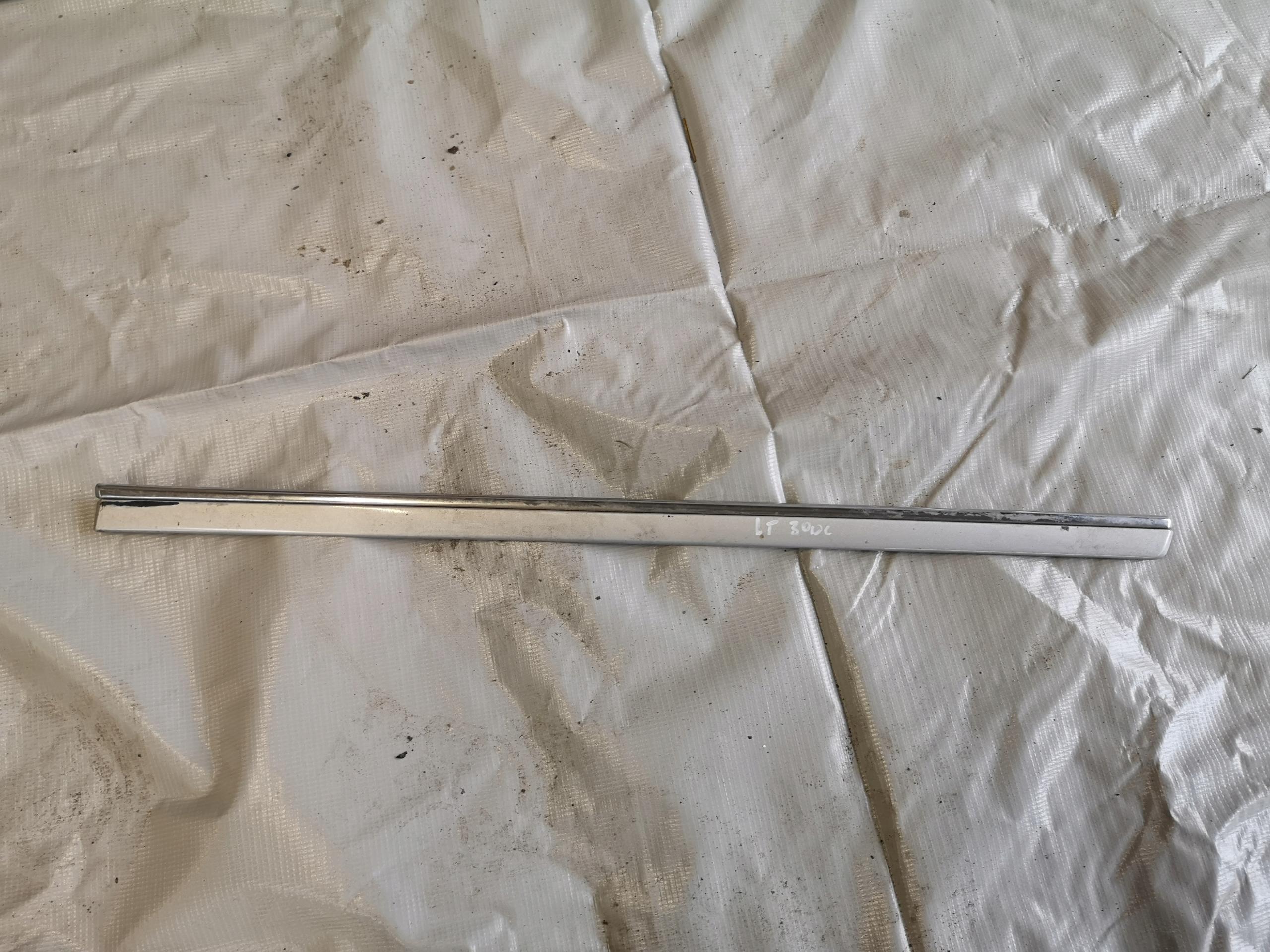 CHRYSLER 300C МОЛДИНГ ДВЕРІ ЛІВИЙ ЗАДНІЙ