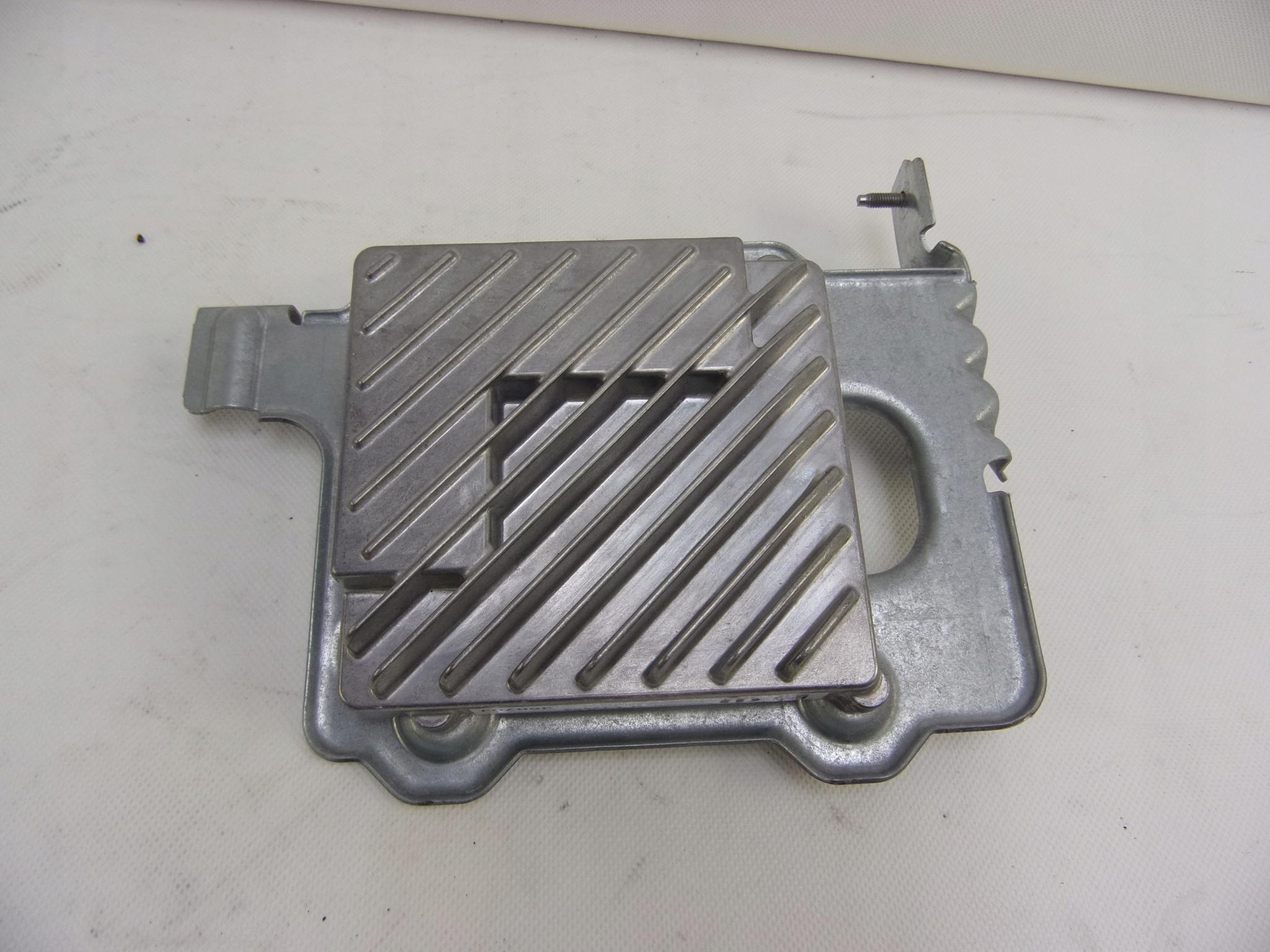 CHRYSLER PACIFICA 16-УСИЛИТЕЛЬ 68207344AG