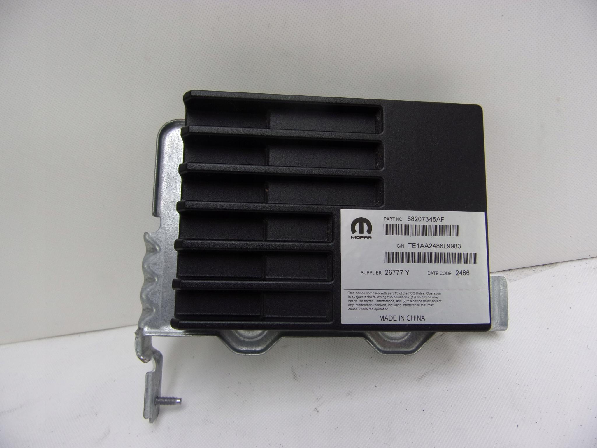 CHRYSLER PACIFICA 16-УСИЛИТЕЛЬ 68207345AF