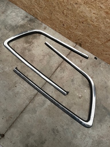 68227296AB 68227297AB - CHRYSLER PACIFICA 2017-НАКЛАДКА НА ЛОБОВЕ СКЛО ХРОМ 68227296 68227297