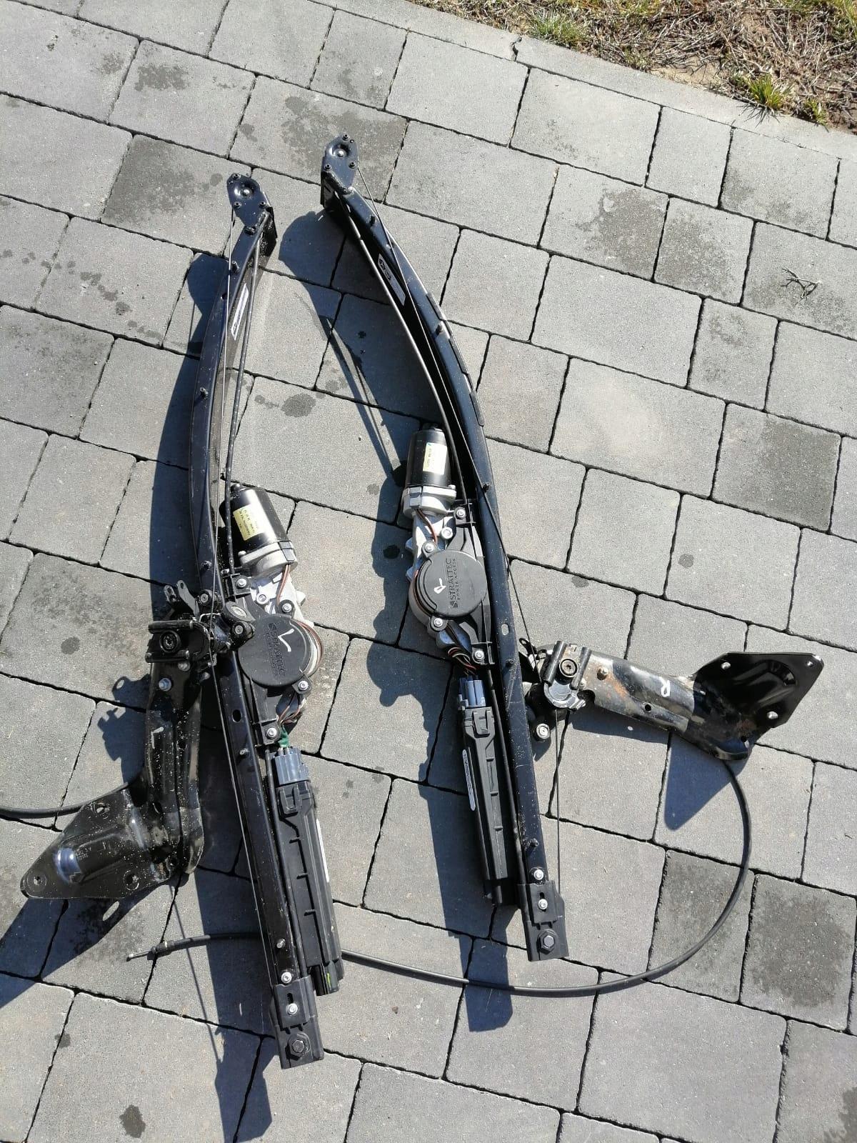 CHRYSLER TOWN COUNTRY ДВЕРНАЯ НАПРАВЛЯЮЩАЯ