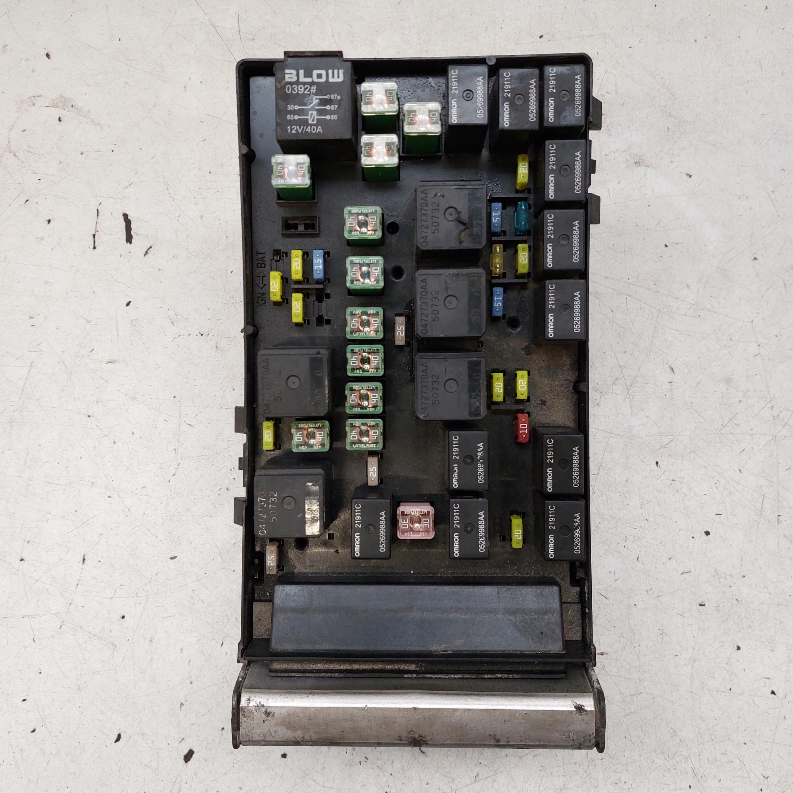 64469H 04727558AD - CHRYSLER VOYAGER БЛОК ПРЕДОХРАНИТЕЛЕЙ МОДУЛЬ FCM