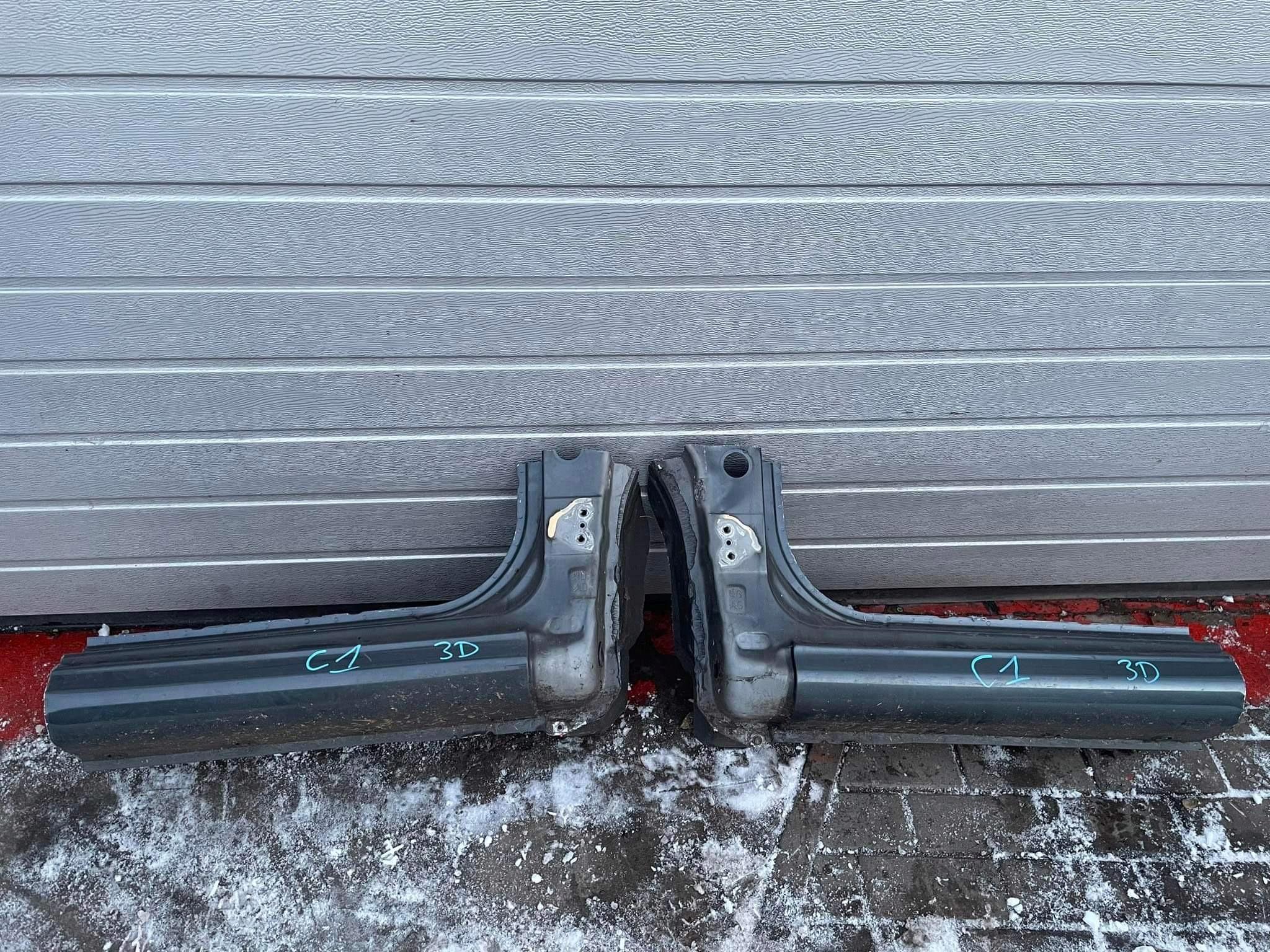 W68IU3 - CITROEN C1 Aygo стійка лівий правий передній поріг