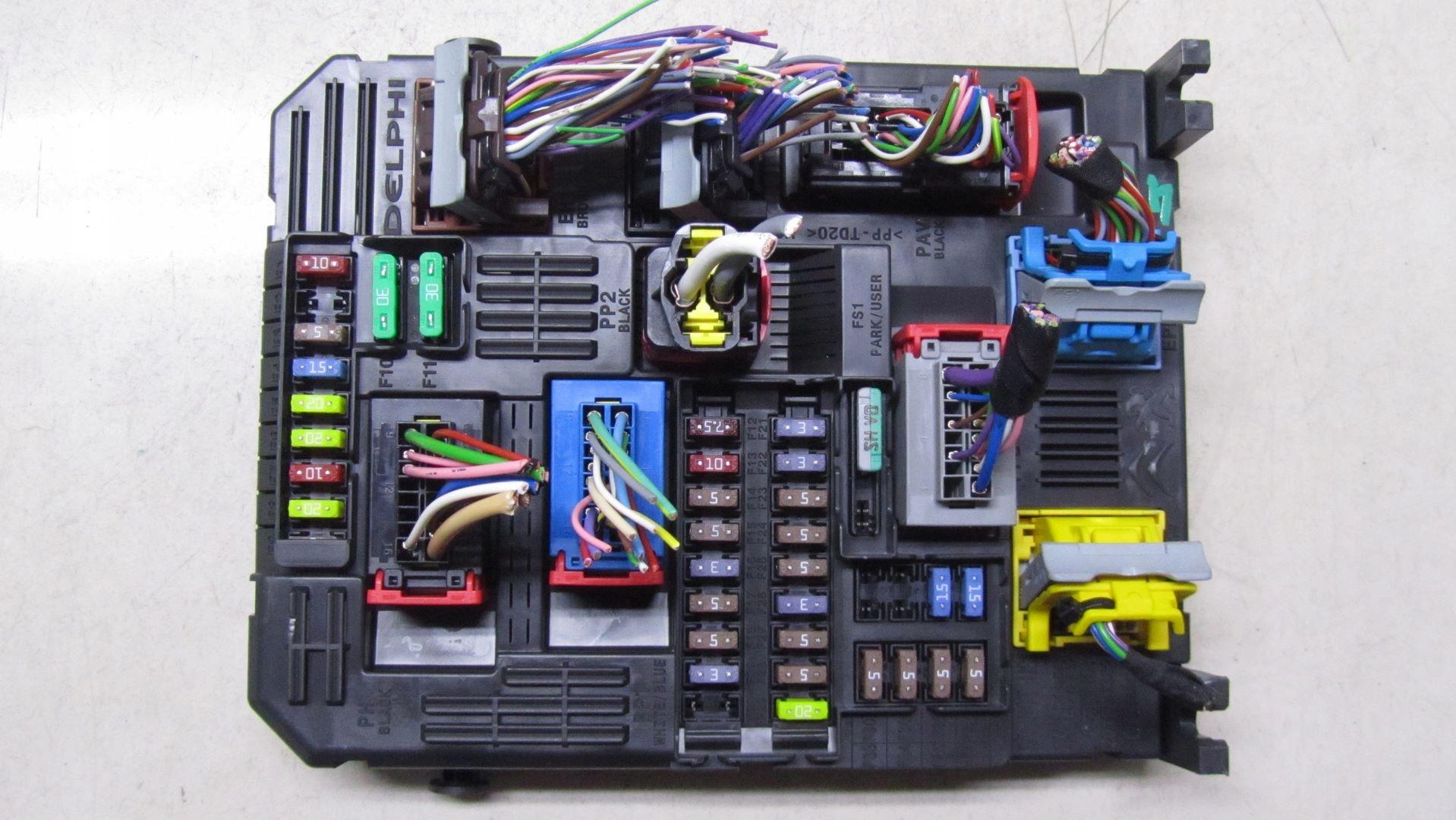 043/048 - CITROEN C3 III 1.2 модуль коробка BSI 9819851280