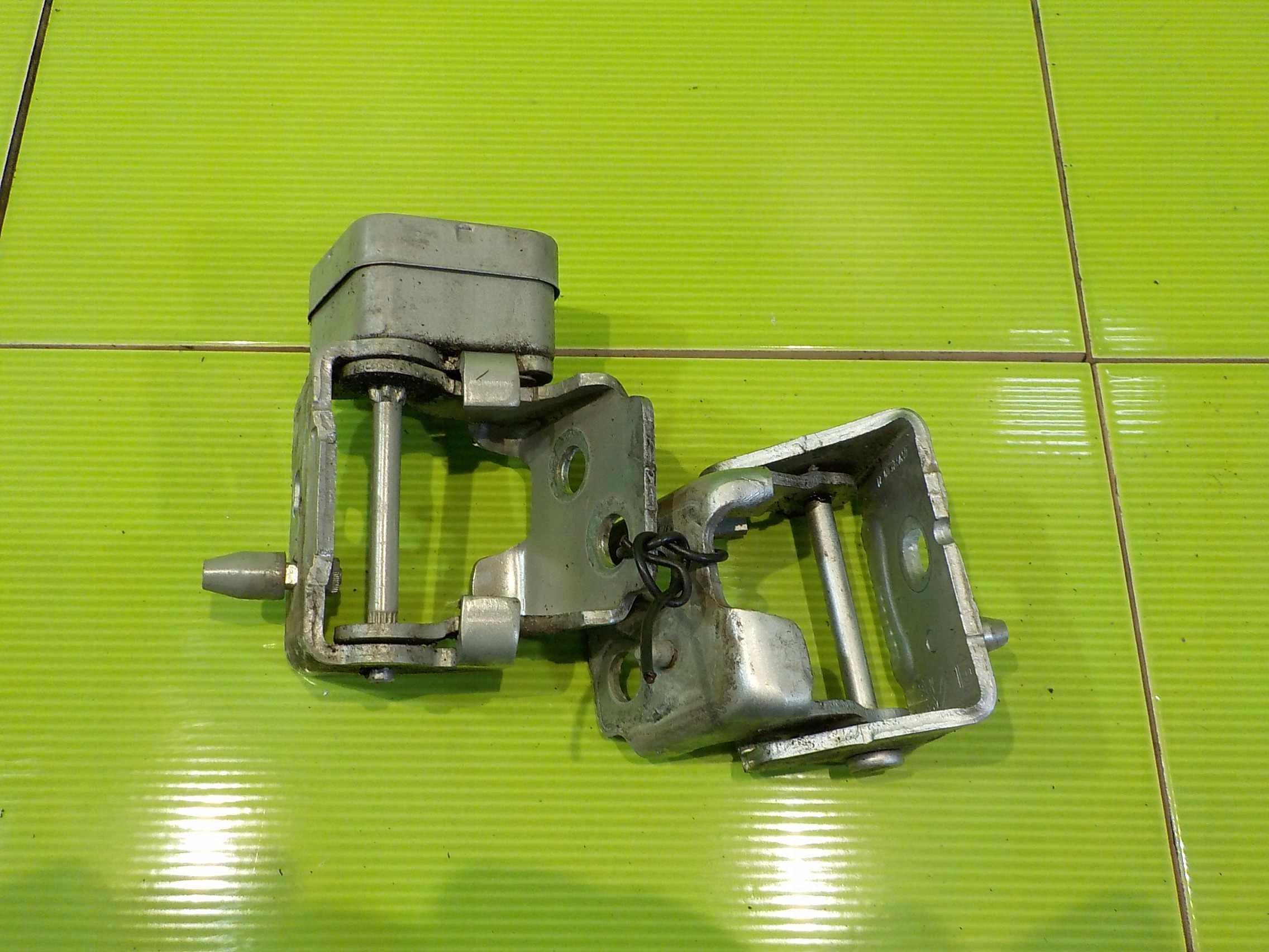 CITROEN C3 PICASSO 09R петлі лівої передньої двері