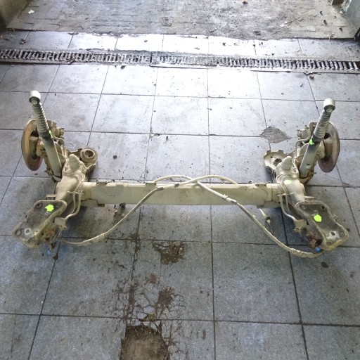 01 - Citroen c3 picasso задній промінь вісь