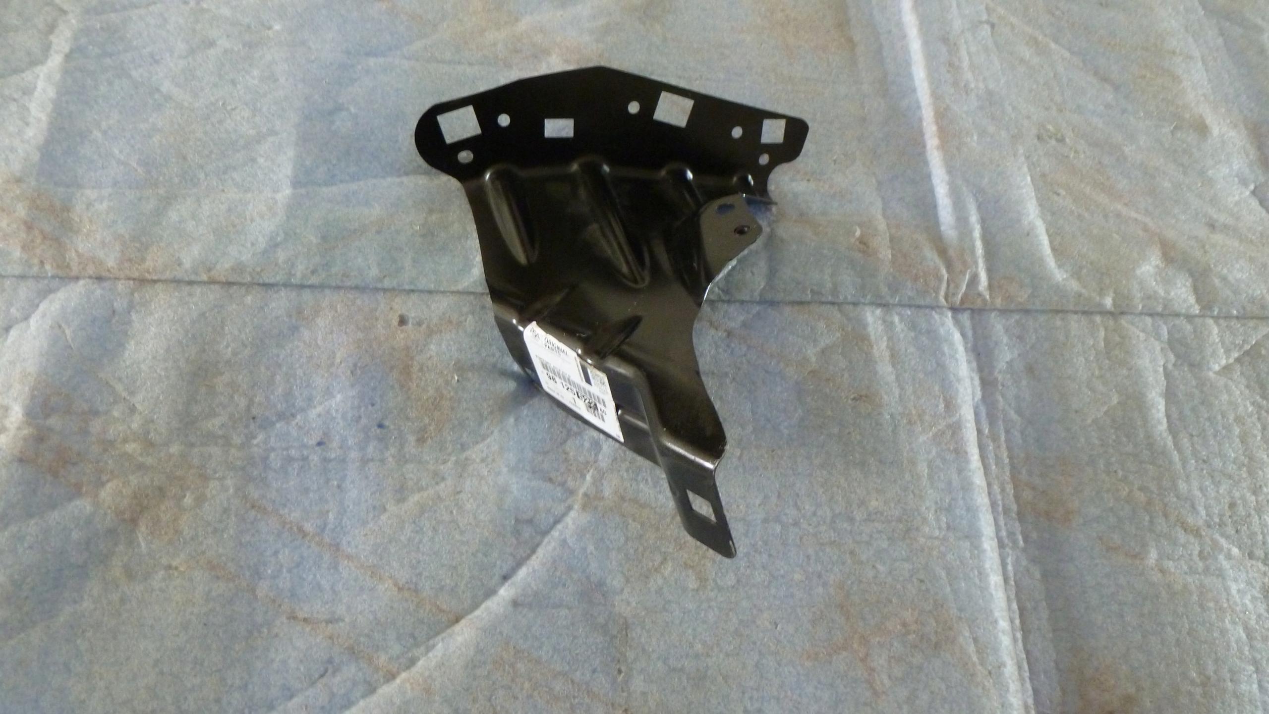 CITROEN C3 крыло кронштейн передний правый 9812552280