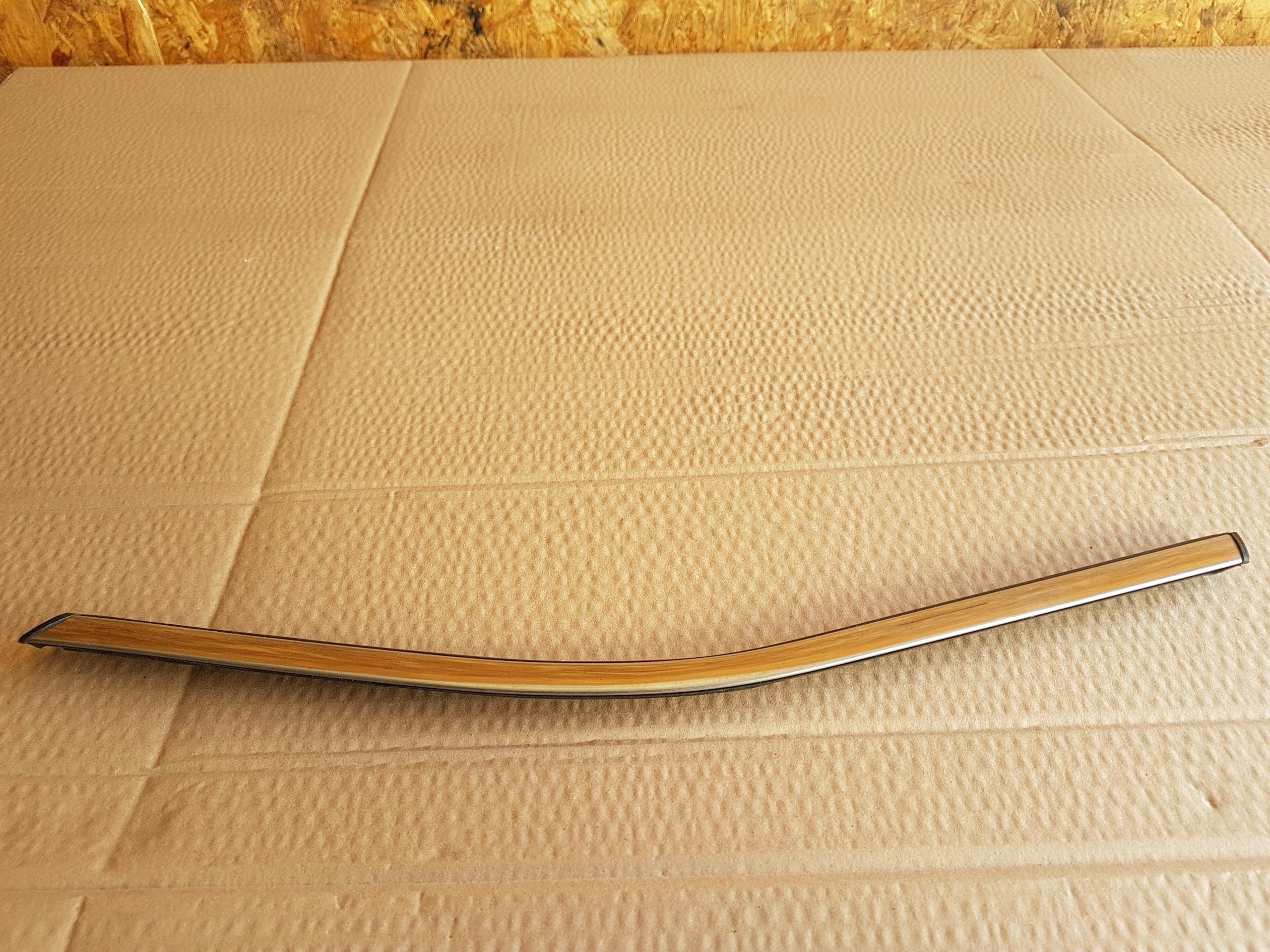 CITROEN C4 PICASSO и хромированная накладка крыла слева