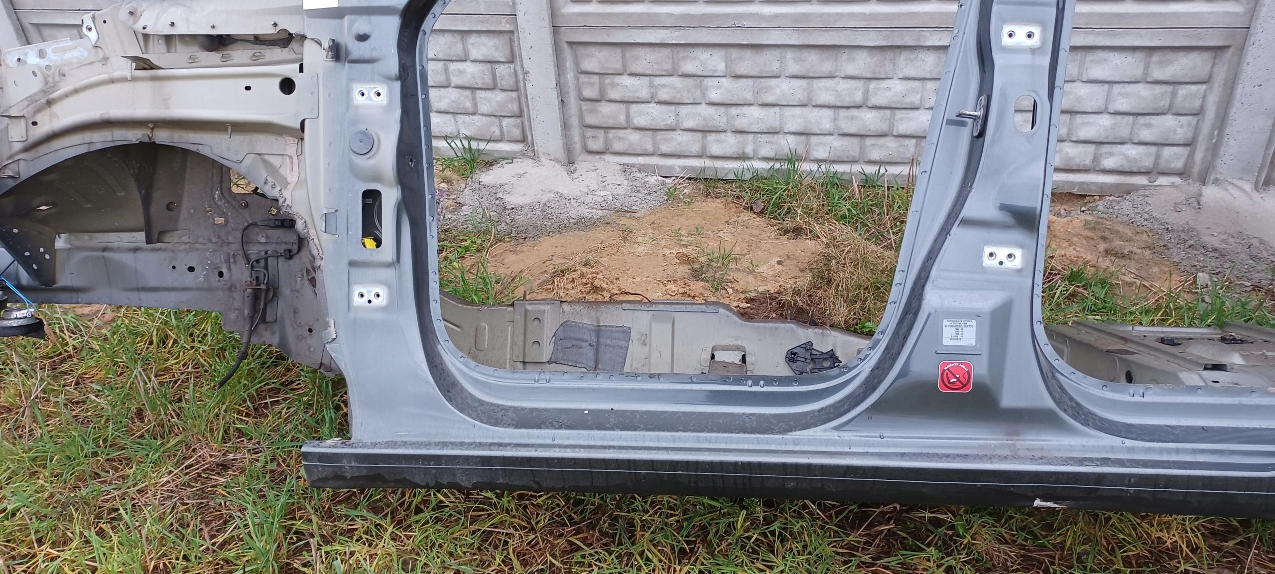 1 - CITROEN C4 Picasso II поріг коротка стійка ліва KTPD