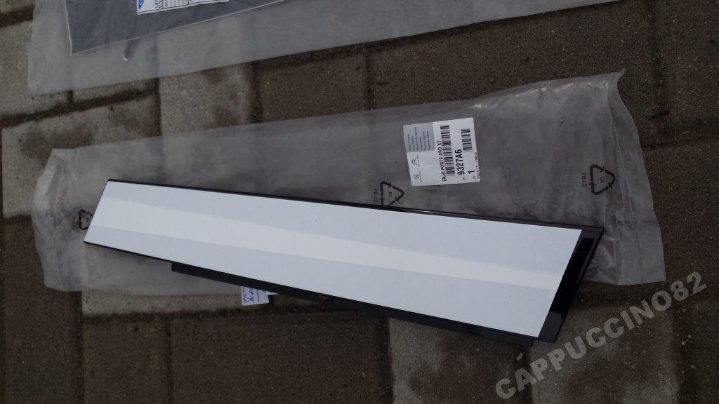 9327a6 - CITROEN C5 III - задняя правая накладка