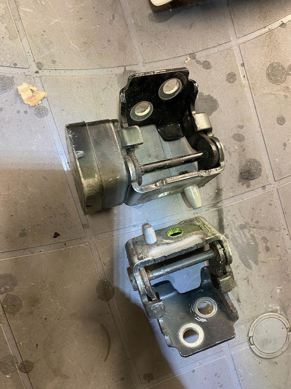 CITROEN C5 III ограничитель двери левый KTVD