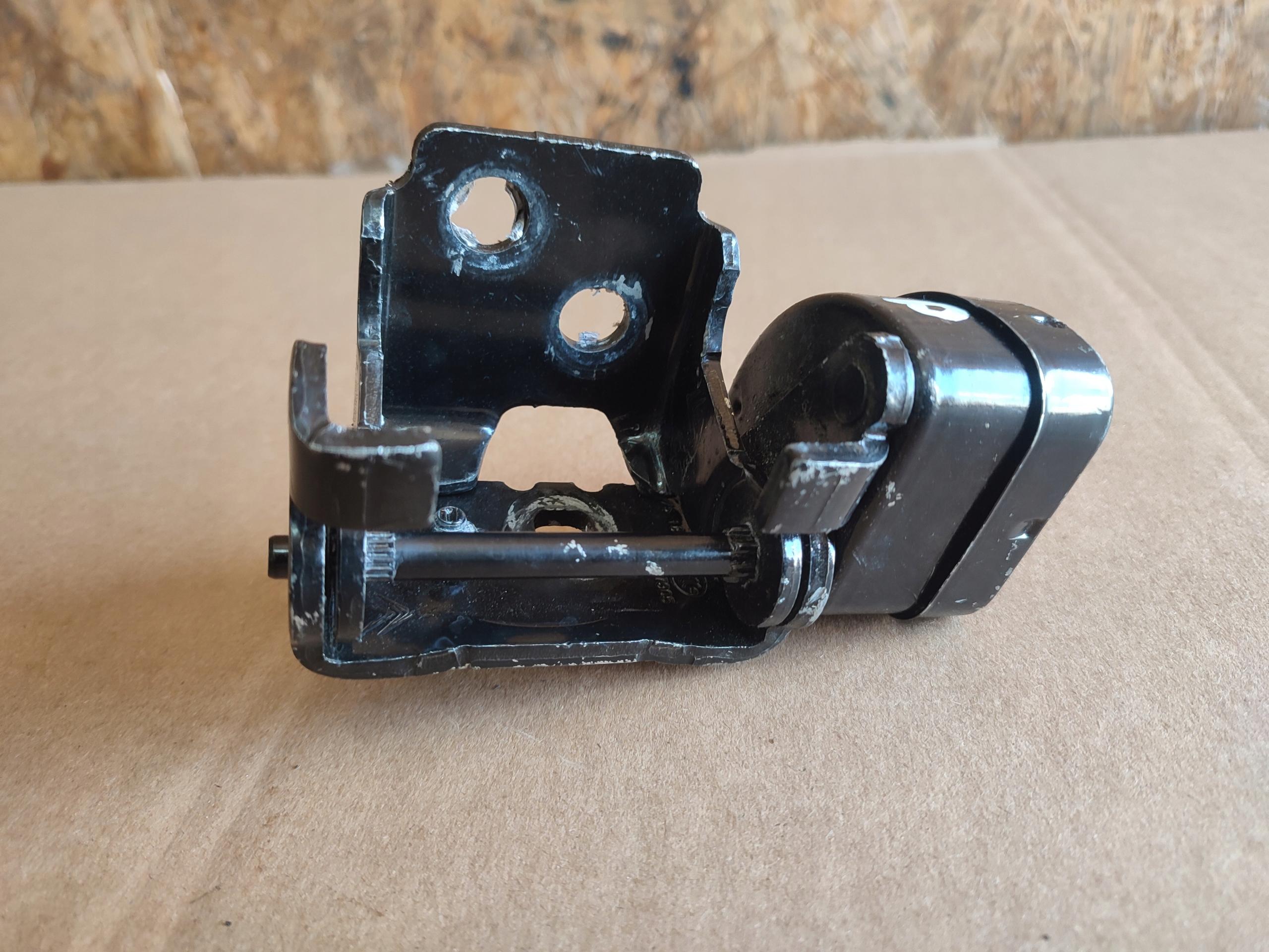 CITROEN C5 III передний правый ограничитель KTVD