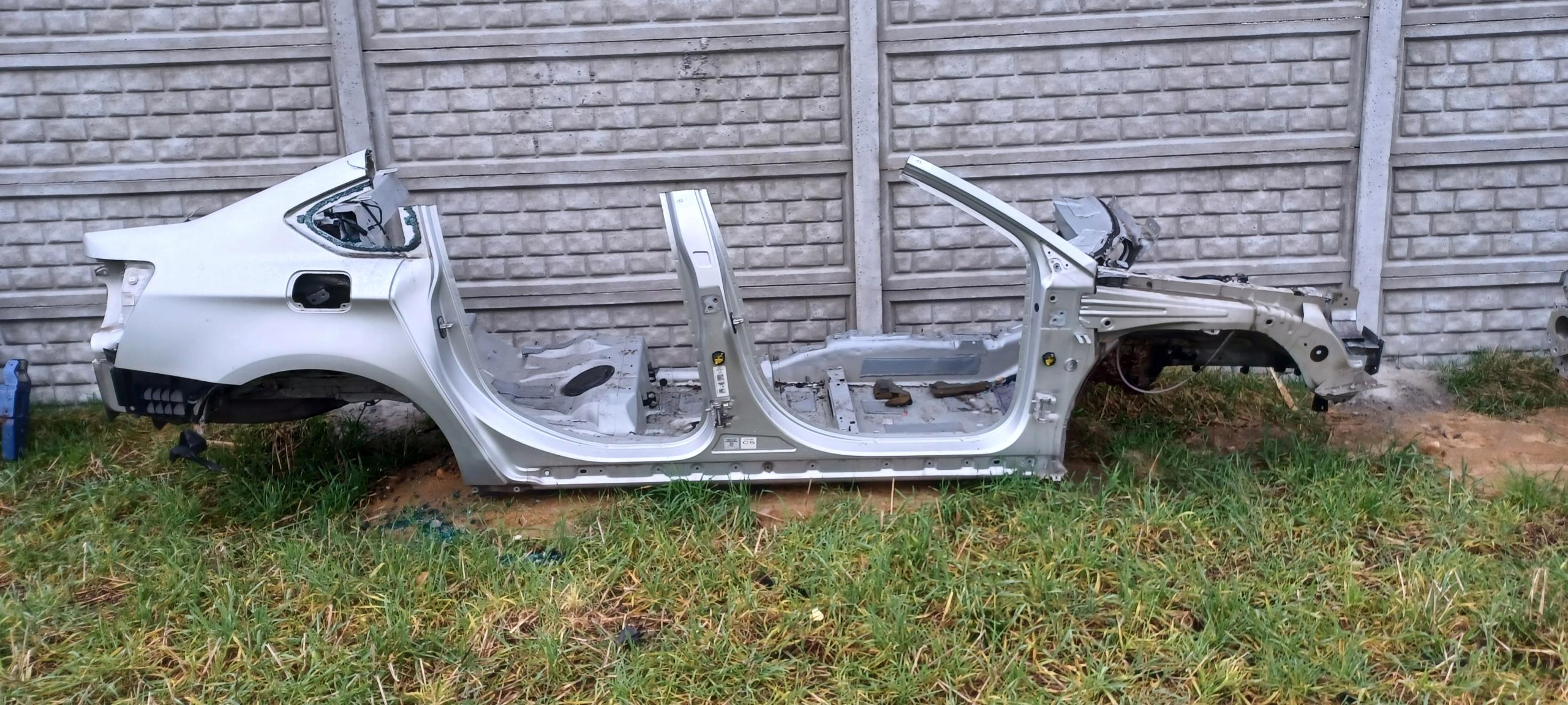 1 - CITROEN C5 X7 3 III седан права чверть EZRC