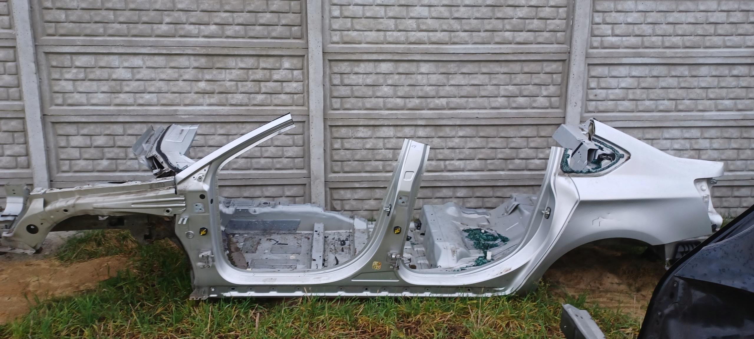 1 - CITROEN C5 X7 3 III седан левая сторона четверть EZRC