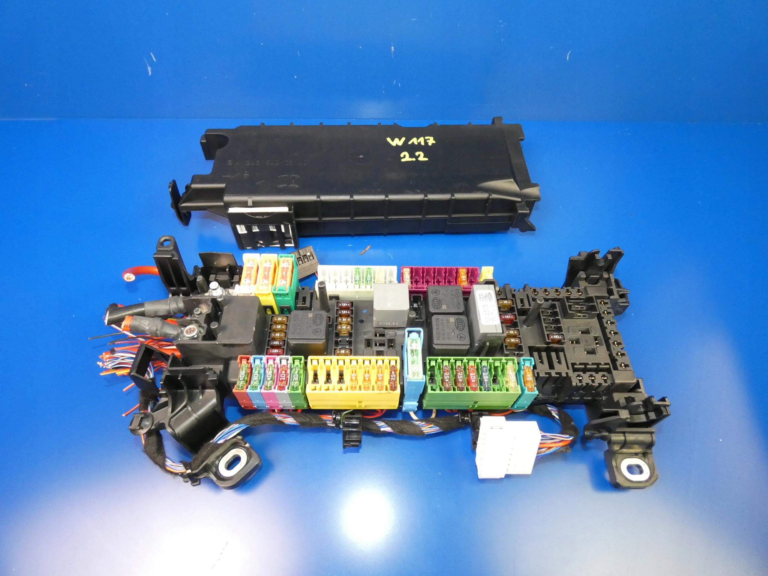 A2465400340 - CLA W117 B W246 2A W176 блок предохранителей