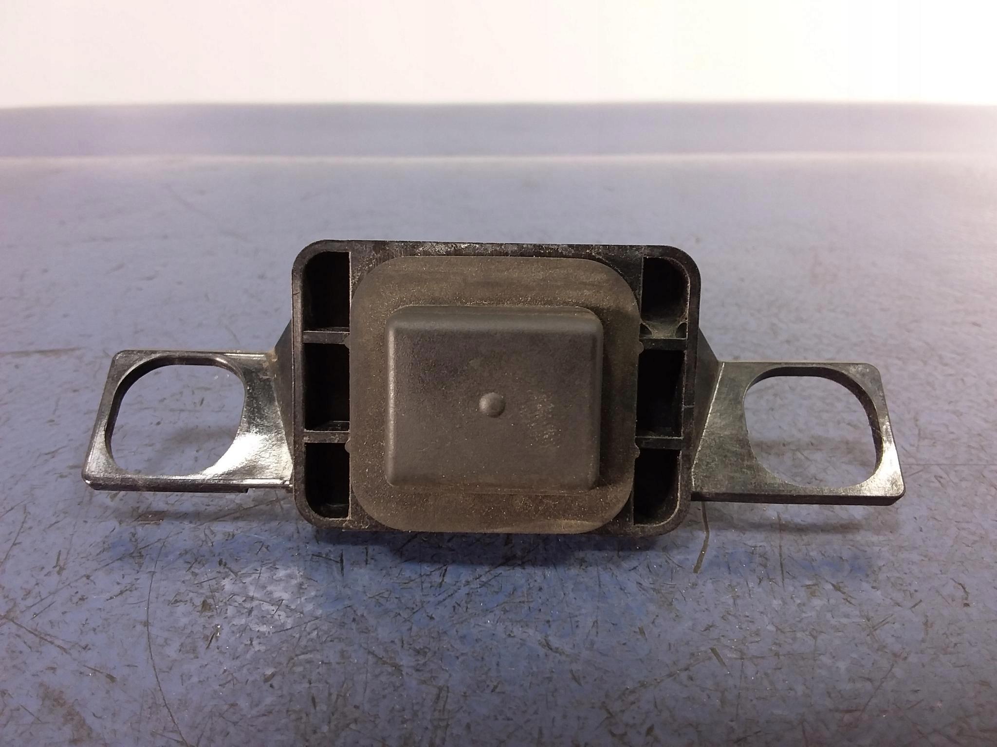 COROLLA XII E21 седан кнопка MIROSTYK закрилки задній