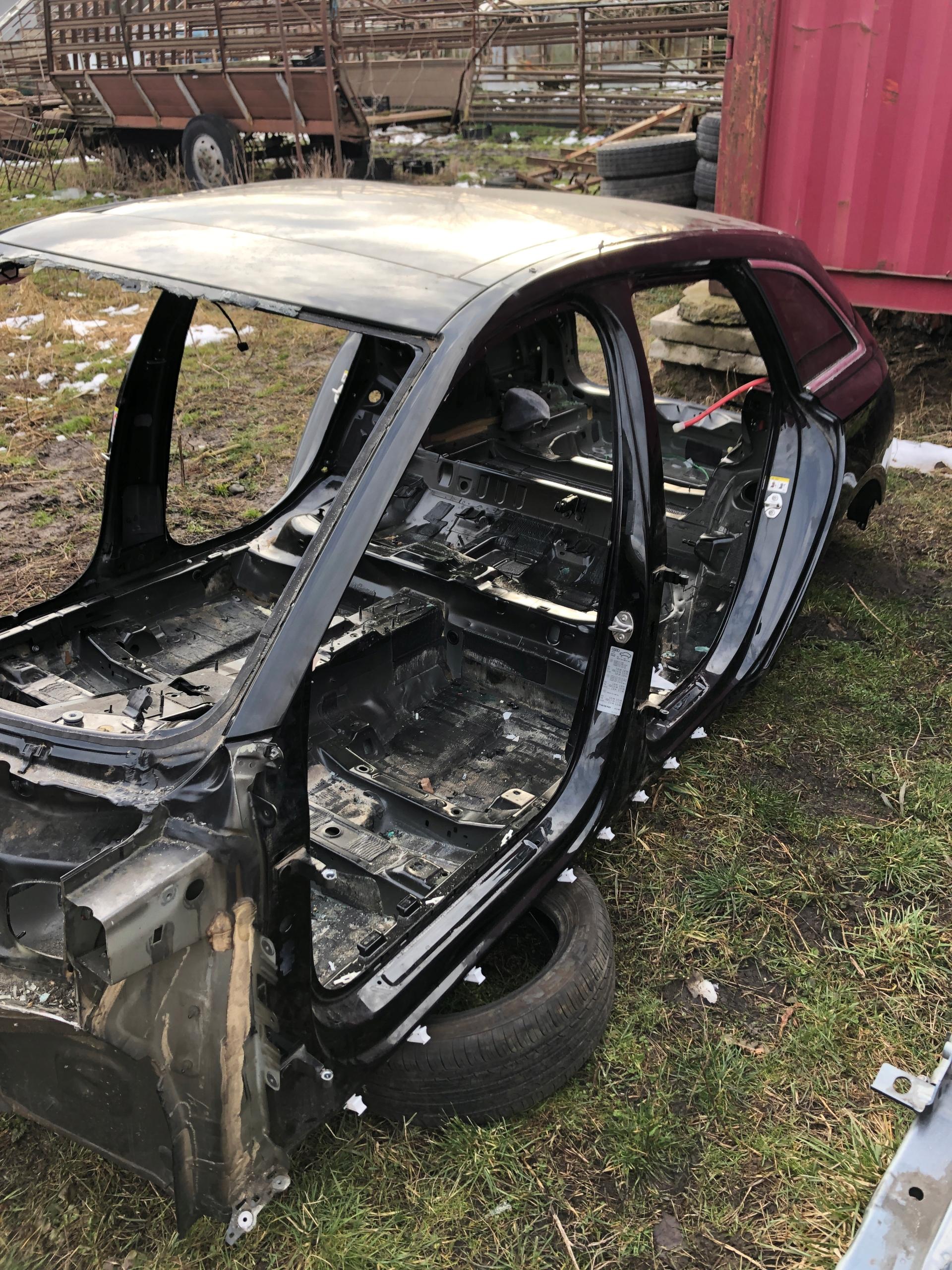 Чверть бічна ліва права AUDI A6 C8 AVANT універсал