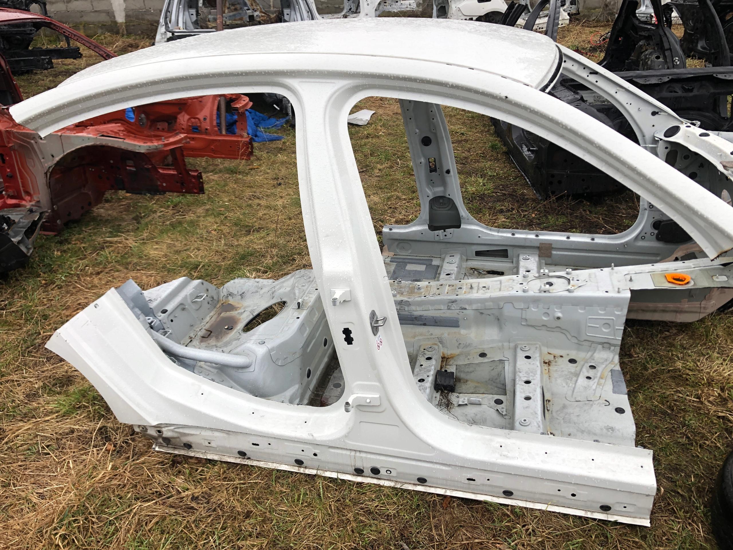 Чверть права ліва поріг стійки BMW 5 G30