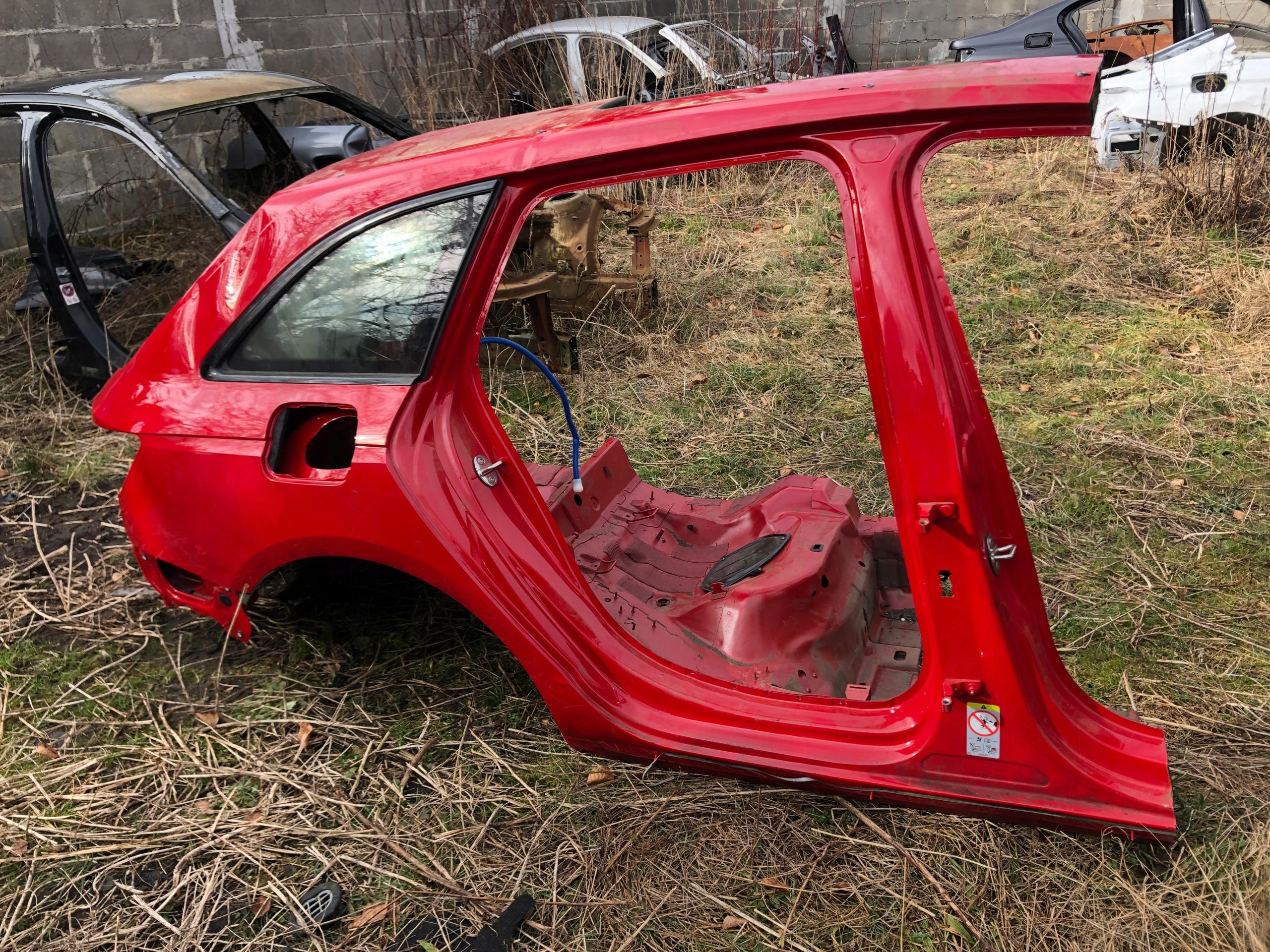 Чверть права ліва задня Audi A4 b9 Універсал