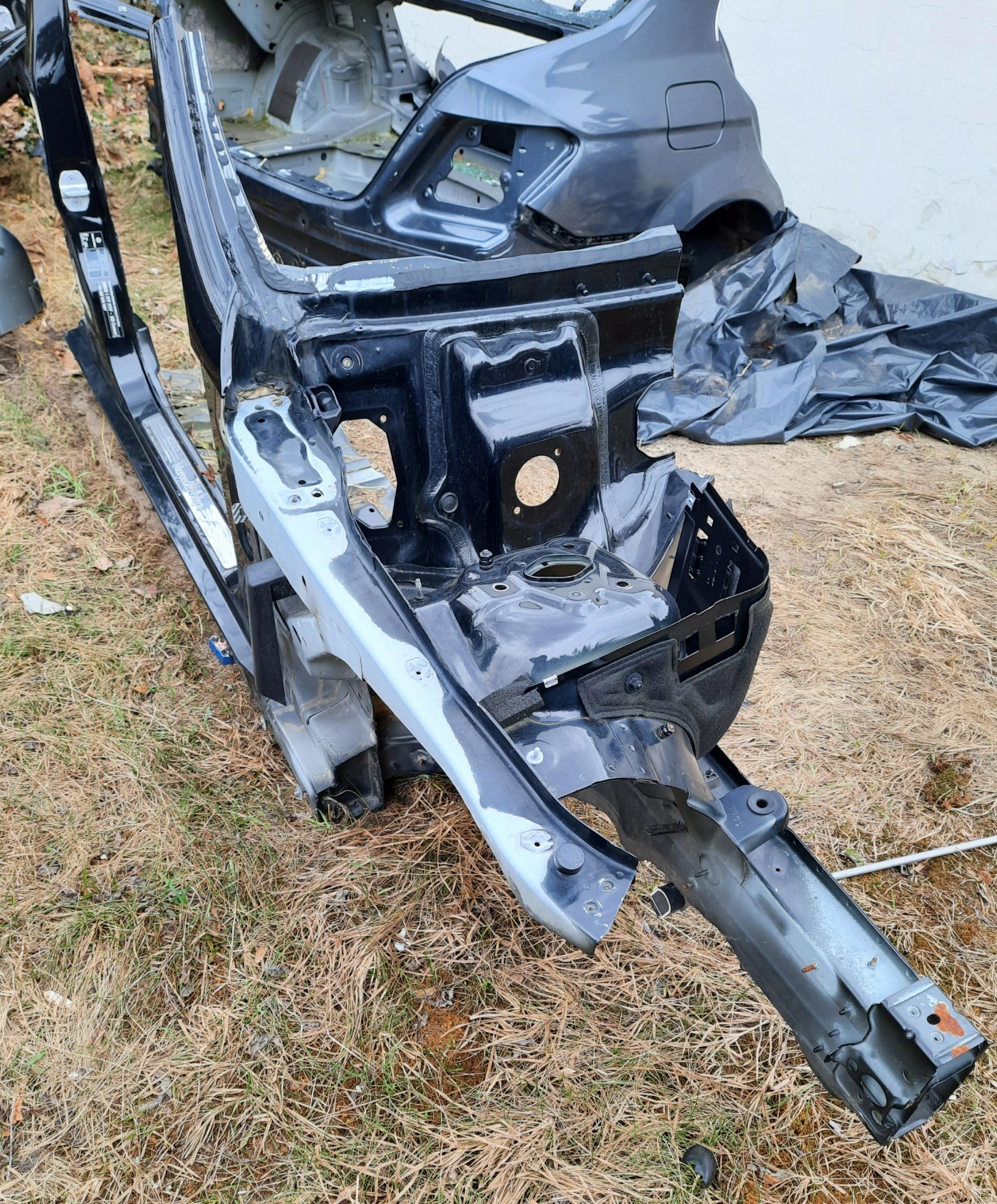 204 - Правая передняя четверть MERCEDES W204 07-14R