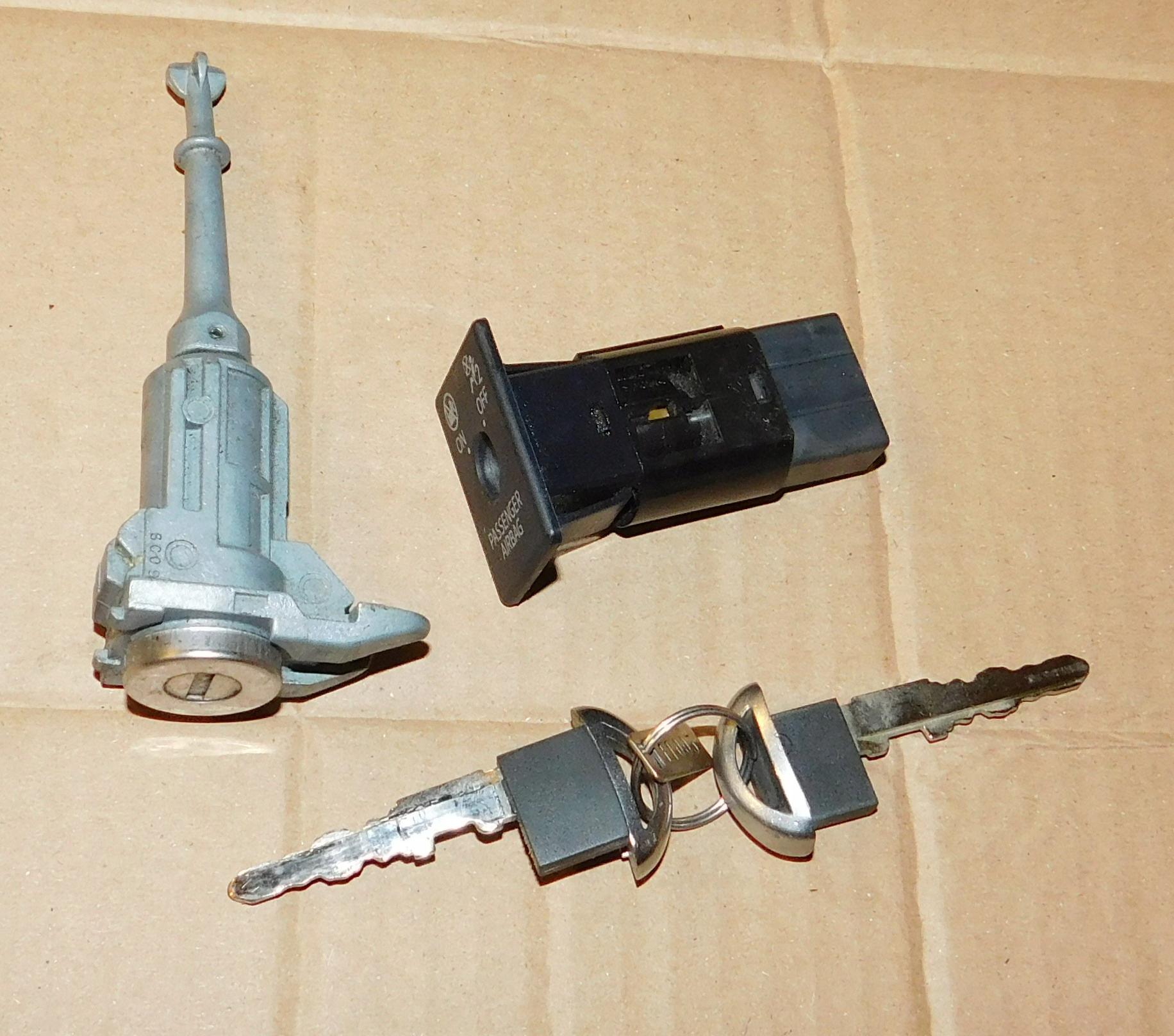 CX5 LIFT 16R 2x ключ + вставка двері лівий передній