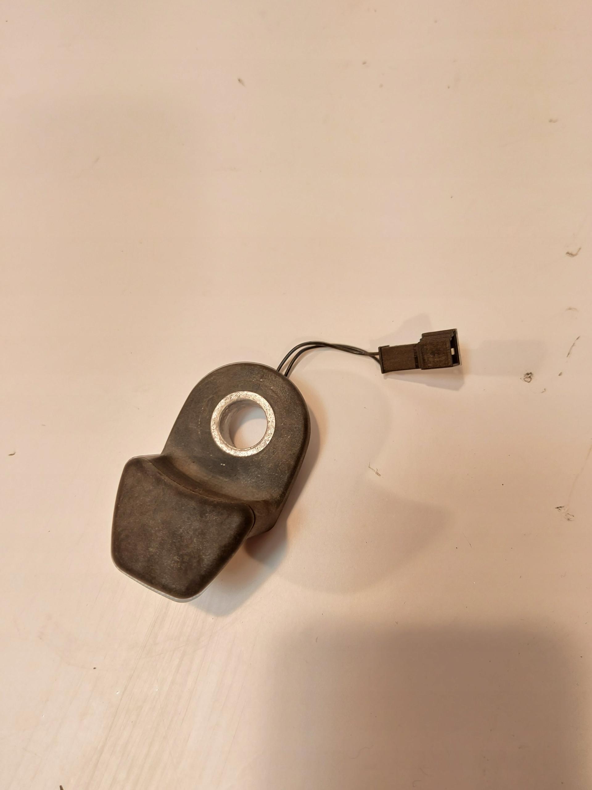 E46 E61 - КНОПКА ОТКРЫТИЯ ДАТЧИКА МИКРО-КОНТАКТА BMW 8385694