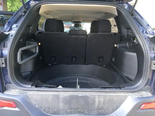 Cherokee KL ушелка в falc крышки багажника