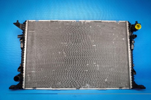 1 - Водяной радиатор Audi A8 4H 4H0121251B 4.2TDI 4.0T