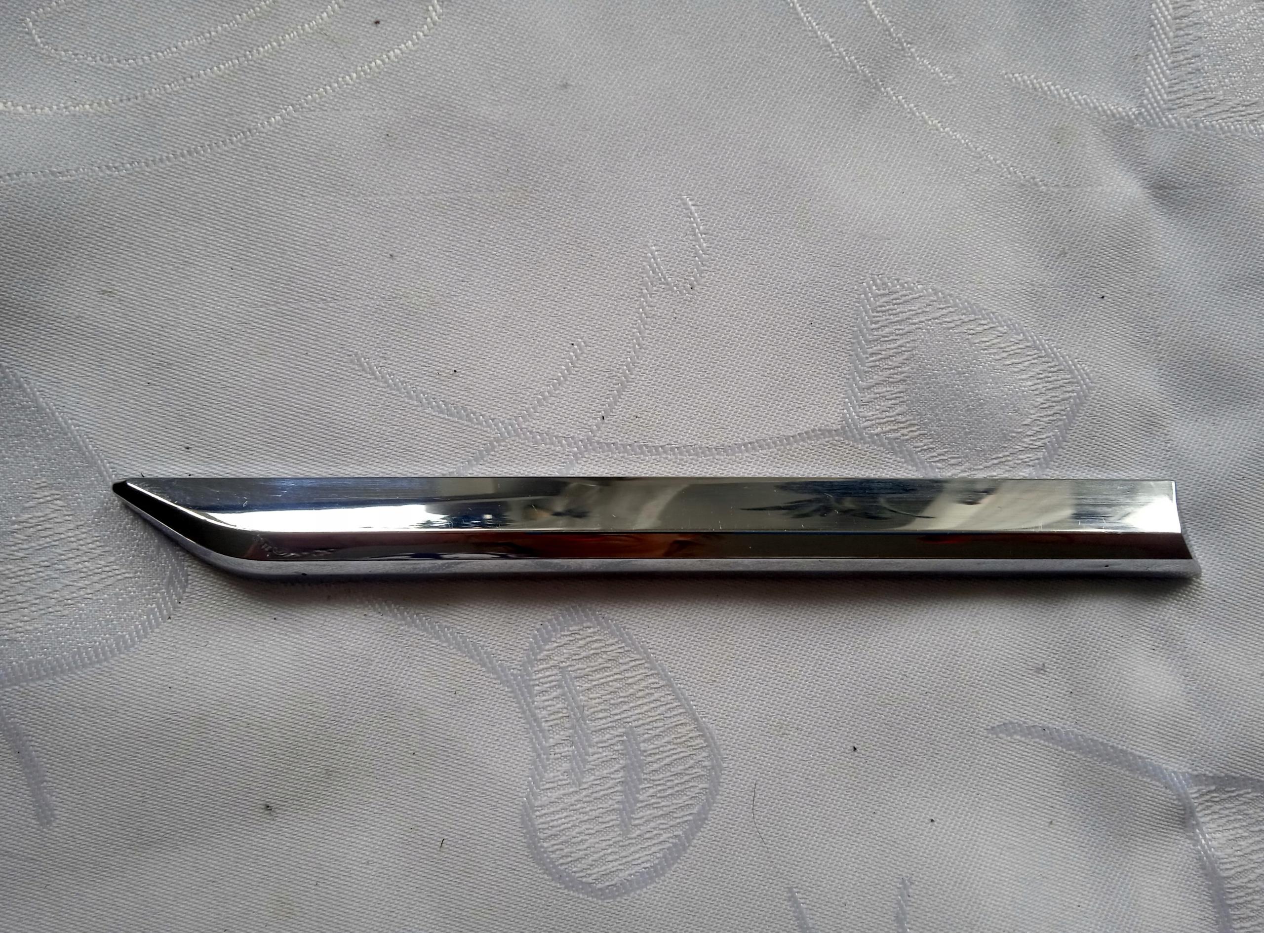 5NA853688D - Хромована накладка передньої правої двері VW Tiguan II 5NA