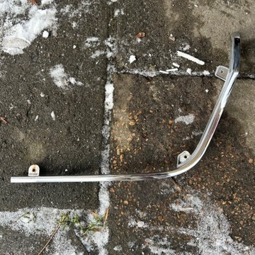 Хромированная накладка на задний левый бампер Toyota Auris